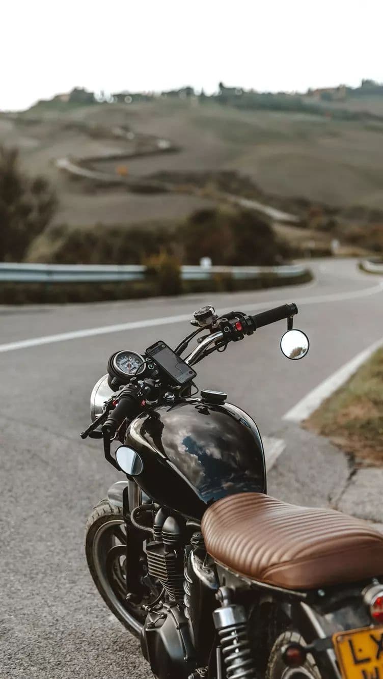 Moto na estrada — o lifestyle do Los Felix